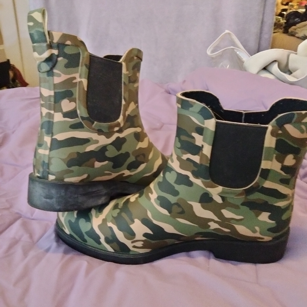 Rain boots - Picture 2 of 3